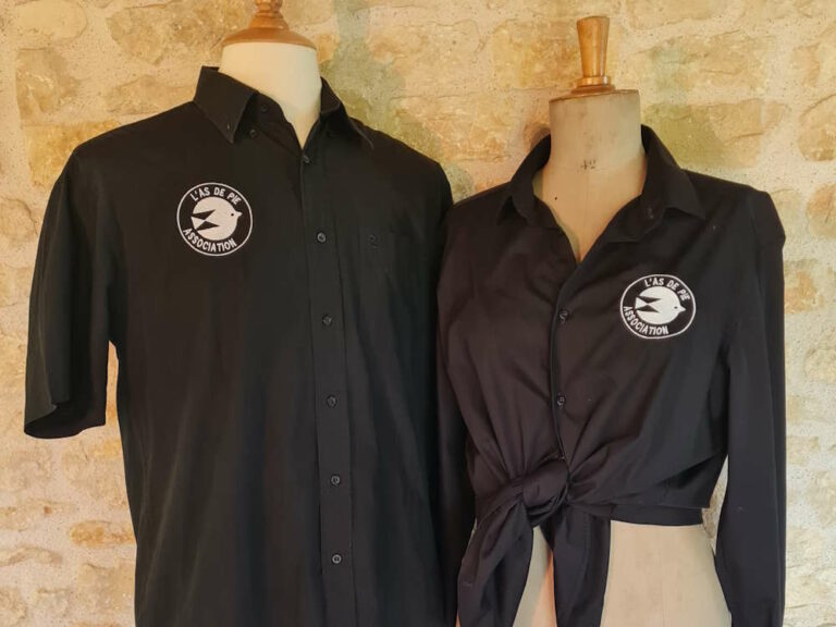 logo association brodé - chemise